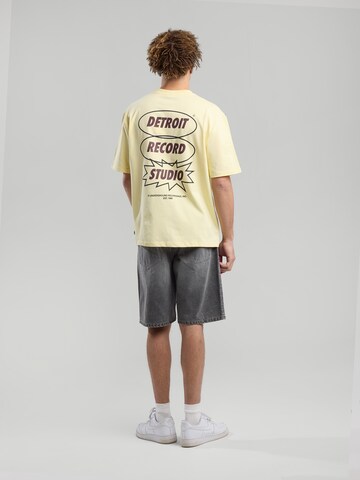 America Today Shirt in Yellow