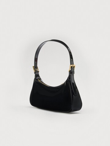 Love Moschino Axelremsväska i svart