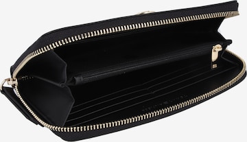 TOMMY HILFIGER Wallet 'Chic' in Black