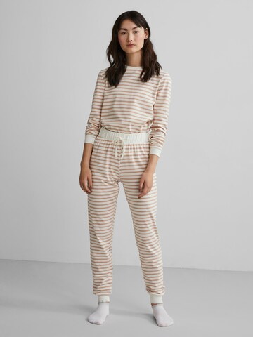 PIECES Pajama 'Elf' in White: front