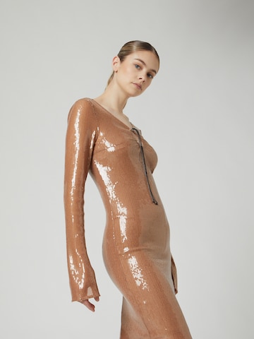 Robe de soirée 'Naime' RÆRE by Lorena Rae en bronze : devant