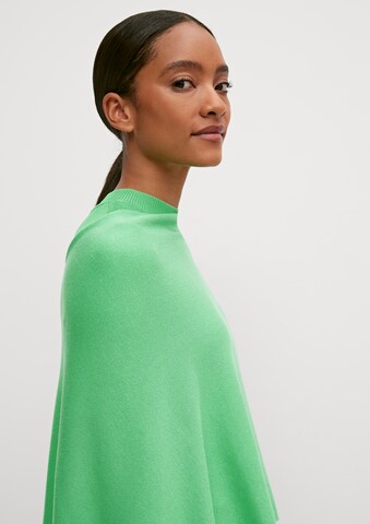 COMMA Cape in Green