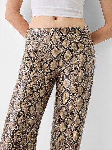 Bershka Regular Byxa i beige