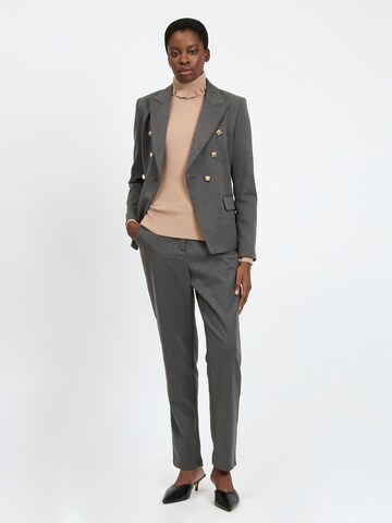 Influencer Tapered Pants in Grey