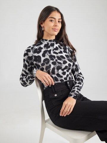 Tricou 'Shelly' de la ABOUT YOU pe gri: față