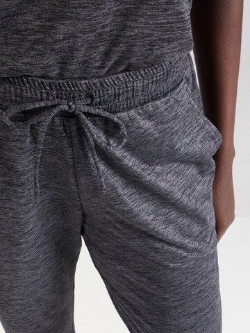 SKECHERS Zúžený Sportovní kalhoty – černá