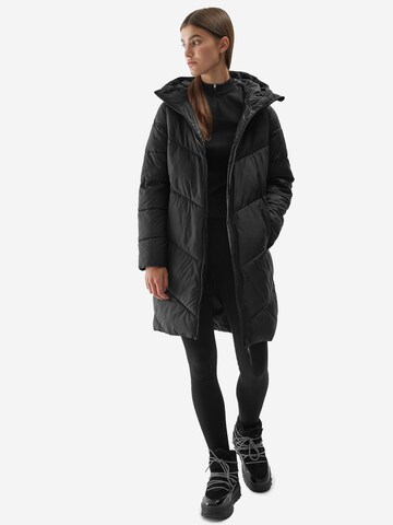 4F Płaszcz zimowy w kolorze czarny