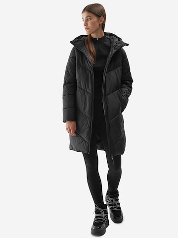 4F Zimní kabát – černá