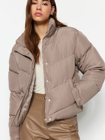 Trendyol Jacke in Braun