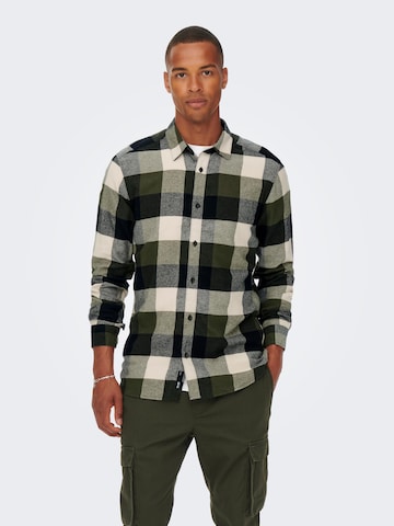 Coupe slim Chemise 'Gudmund' Only & Sons en vert : devant