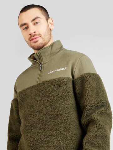 AÉROPOSTALE Sweatshirt in Green