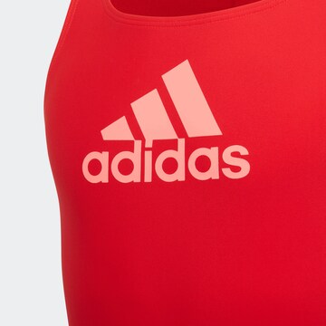 ADIDAS PERFORMANCE T-shirt Sportsbademode 'Bagde of Sport ' i rød