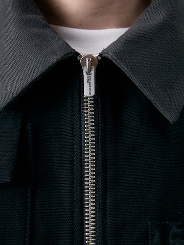 KARL LAGERFELD JEANS Prehodna jakna 'ATELIER' | črna barva