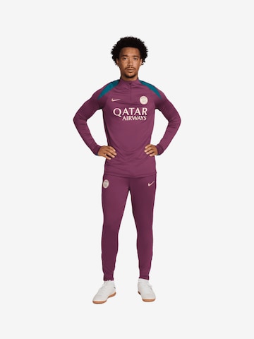 Effilé Pantalon de sport NIKE en rouge : devant