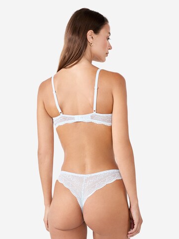 T-shirt Reggiseno 'Idole' di ETAM in blu