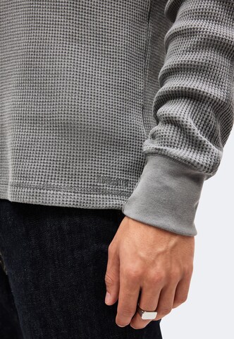 HOLLISTER Shirt in Grey: side