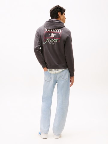 Tommy Jeans Sweatshirt 'PLAY' i brun: forside