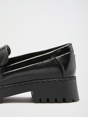 Lipsy Slipper in Schwarz