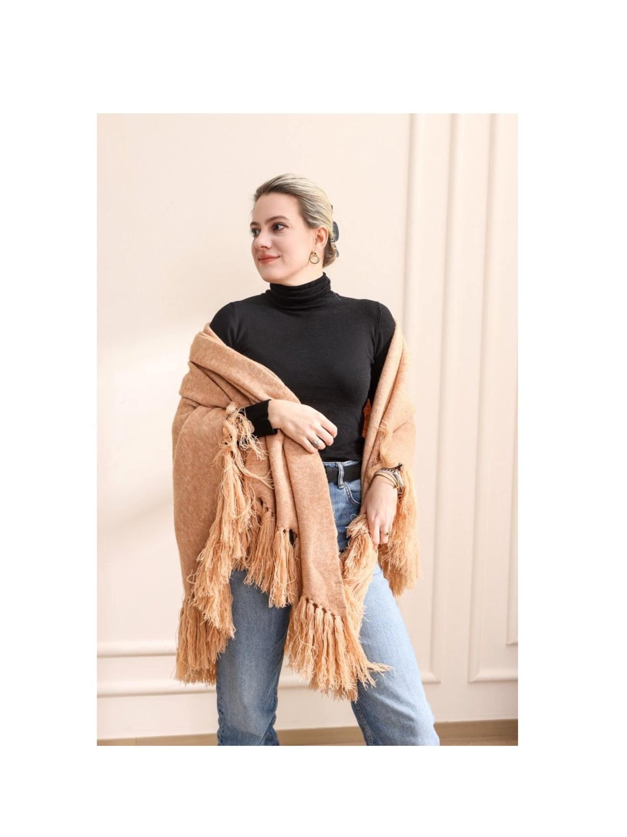 Foulards oversize 'Knitwear poncho' Emilie collection en beige