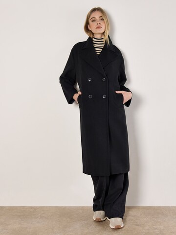 Cappotto invernale di Apricot in nero
