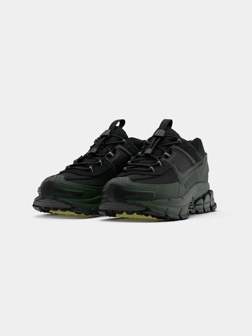Nike Sportswear Låg sneaker 'ZOOM VOMERO ROAM' i grön: framsida