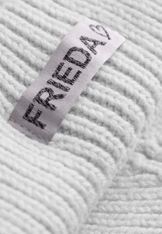 Frieda & Freddies NY Beanie in Grey