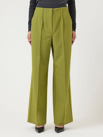 YAS Loose fit Trousers with creases 'REEMAJ' in Green