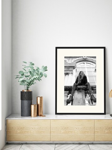 Liv Corday Image 'Point of View' in Black