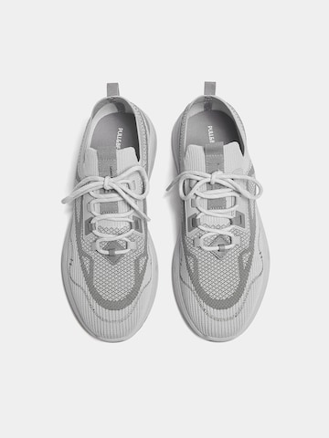 Pull&Bear Sneaker in Grau