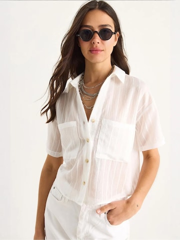 Bianco Lucci - Blusa em branco: frente