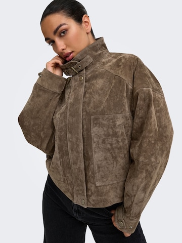 ONLY - Chaqueta de entretiempo 'ONLIsla' en marrón: frente