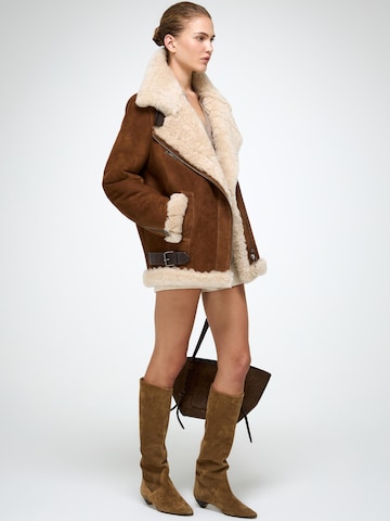 V S P Wintermantel 'Antonella' in Braun