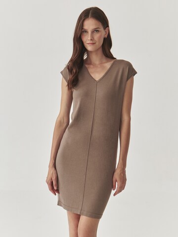 Robe 'ADRIA' TATUUM en marron : devant