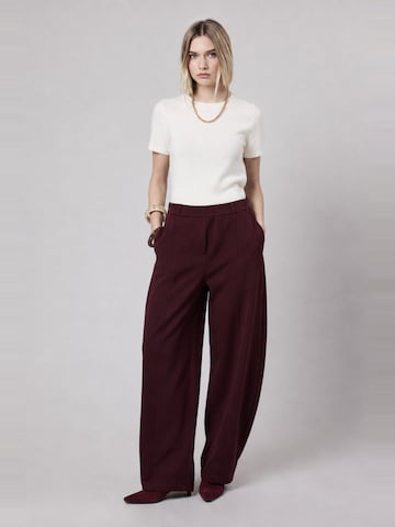 OWN Off With NatureBaggy Hlače 'Pantalone Barrel in Interlock Burgundy' - crvena boja