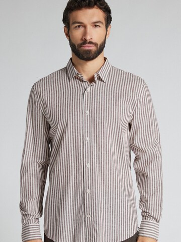 IUMAN Intimissimi Regular Fit Hemd in Braun