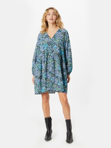 Robe-chemise Monki en bleu : devant