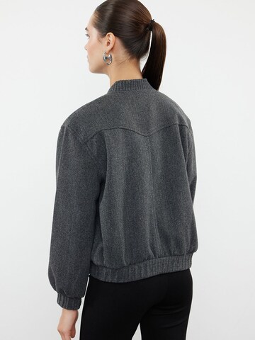 Giacca di mezza stagione di Trendyol in grigio