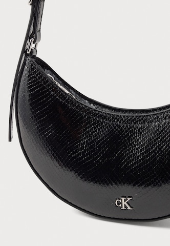 Calvin Klein Τσάντα ώμου σε μαύρο: μπροστά