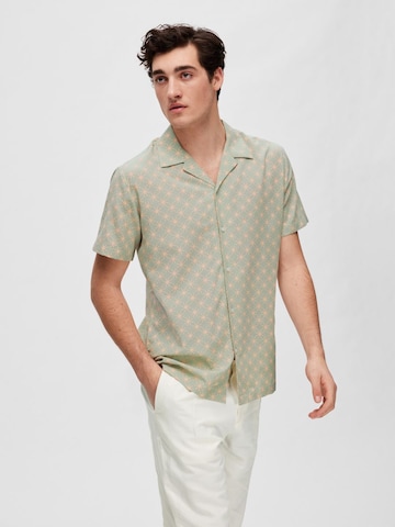 SELECTED HOMME Button Up Shirt in Green: front