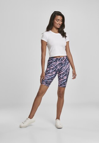 Urban Classics Skinny Shorts in Lila