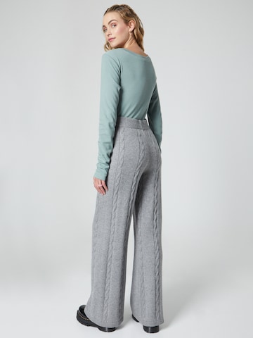 florence by mills exclusive for ABOUT YOU Wide Leg Bukser 'Rosa' i grå