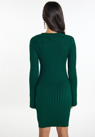 Rochie tricotat de la faina pe verde