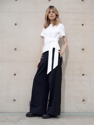 I want the moon Shirt 'ELEVATE_ Zoe' in Wit