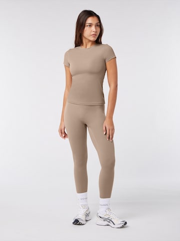YO-GAYA Sporttop 'Short Sleeve Top' in Beige