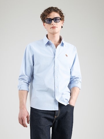 Abercrombie & Fitch - Ajuste confortable Camisa en azul: frente
