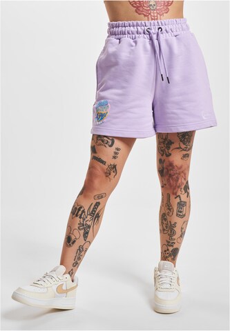 Karl Kani Regular Pants in Purple: front