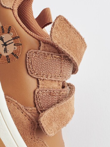 Baskets Next en marron