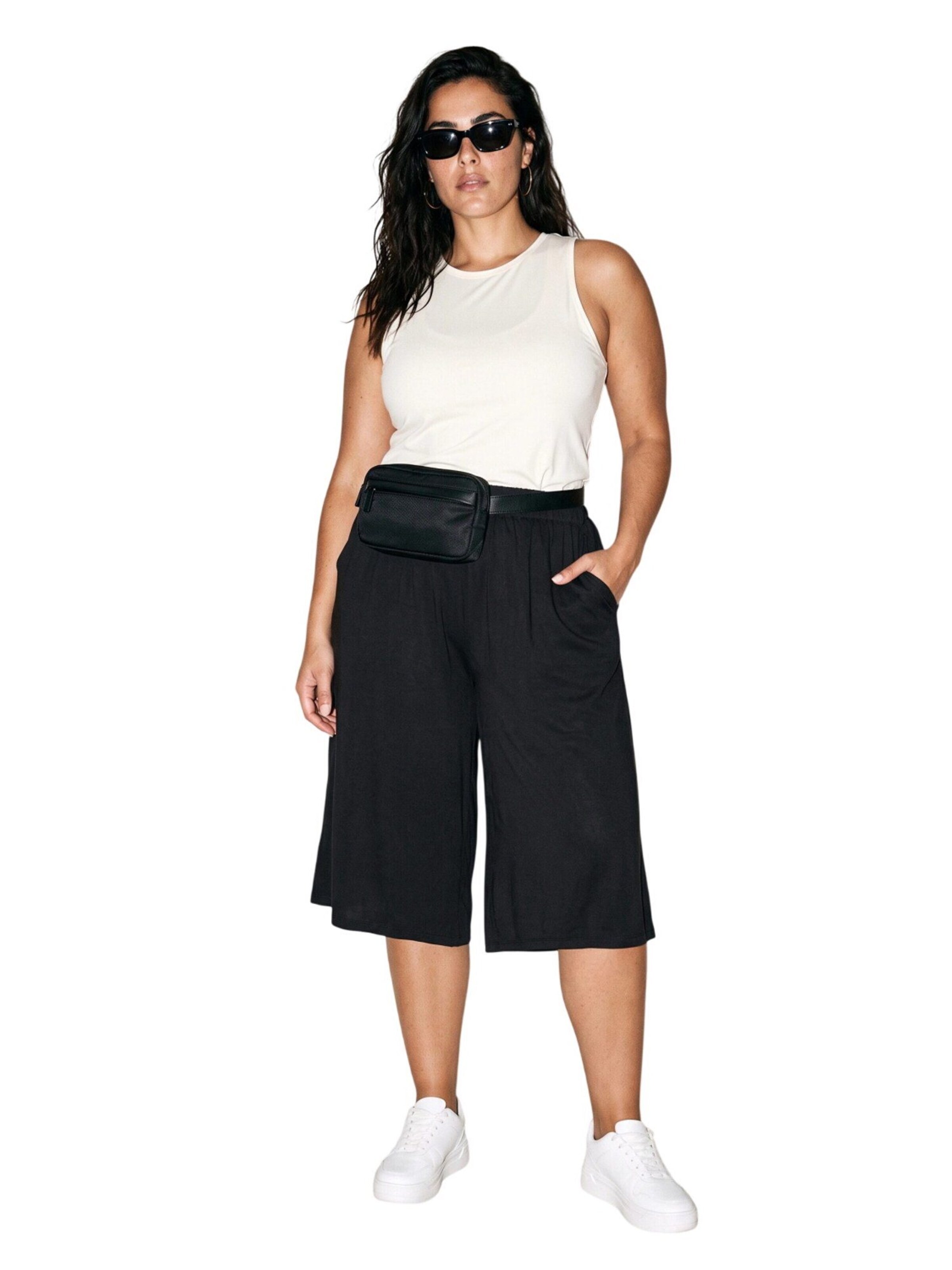 Shape Of You Regular Pants in Black