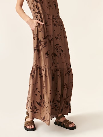 Robe 'Oroko' TATUUM en marron