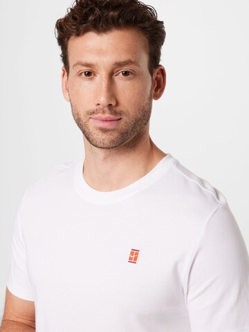 NIKE - Camiseta funcional en blanco